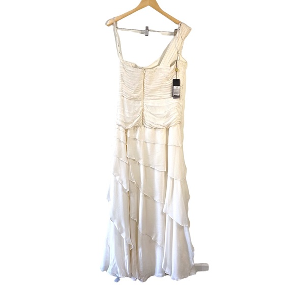 Tadashi Shoji One Shoulder Ivory Chiffon Gown / Wedding Dress Size 12 - Picture 4 of 10